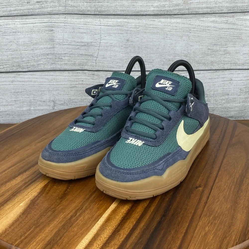 Nike SB Day One Blue Green Gum Light Brown Alabaster Shoe FN4210-401 Youth 3.5